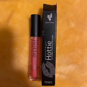 Younique- Hottie lip plumper